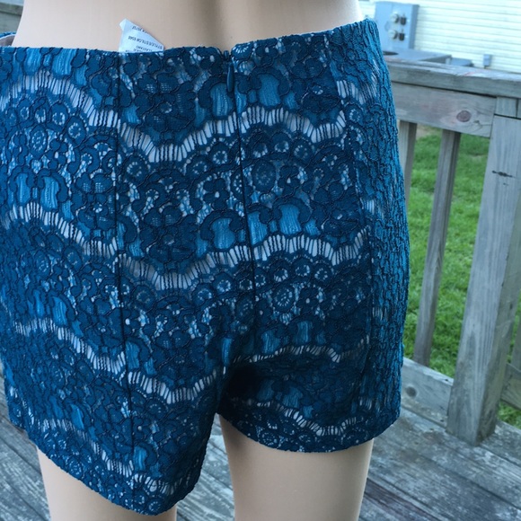 Lily white small lacey shorts - Picture 3 of 4